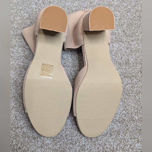 Elegant Cream Block Heel Sandals - Picture 5 of 9